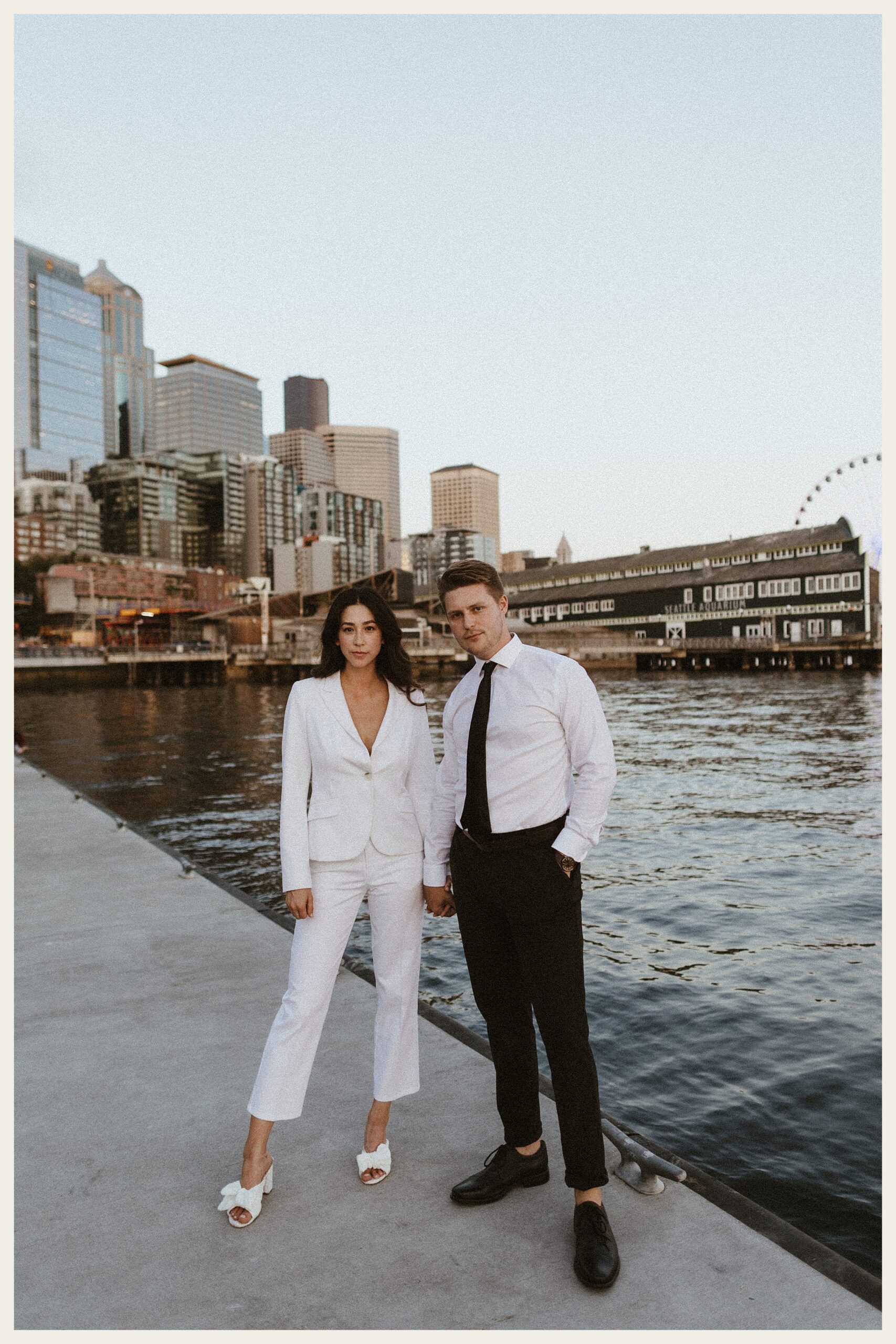 engagement photos by the seattle great wheel