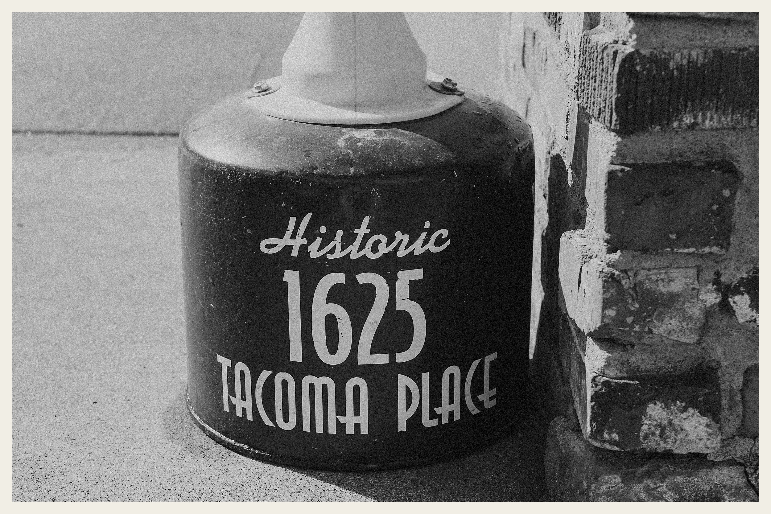 historic 1625 tacoma sign